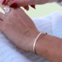 Petit bracelet jonc gravé en argent 925 ou plaqué or