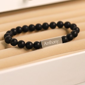 Bracelet perles onyx noir mat et plaque acier à personnaliser