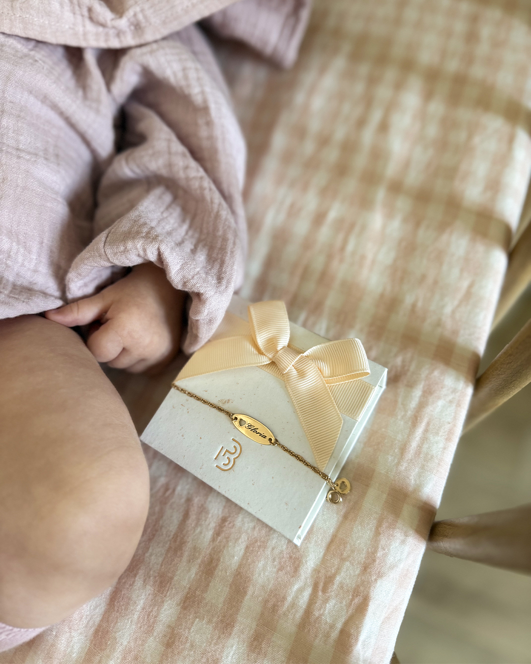Gourmette identité enfant cœur personnalisée en argent 925 ou plaqué or - bijou gravé avec prénom, idée de cadeau Pâques pour enfant.