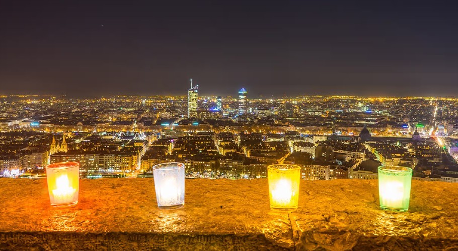 LYON et le 8 Décembre